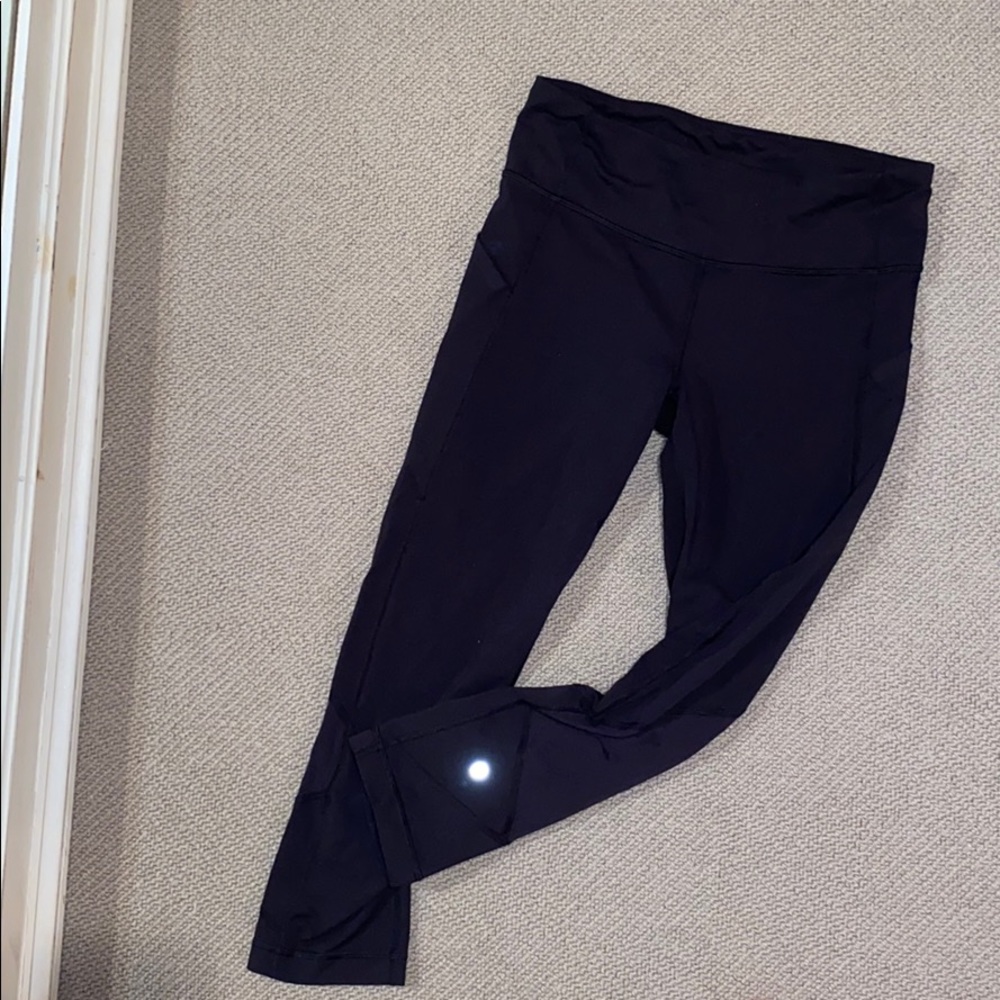 black lulu crop leggings
